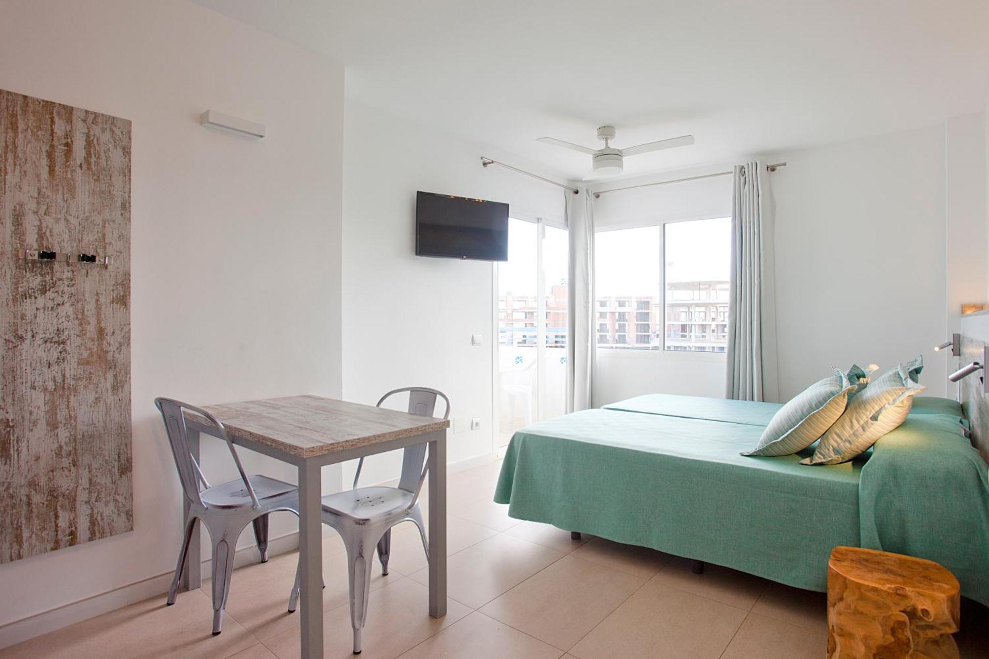 Playa Bella Apartamentos San Antonio Abad Habitación foto